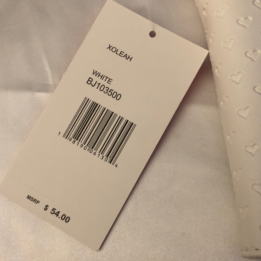 Betsey Johnson XOLEAH White Card Case Wallet Embossed Heart Pattern + Strap NWT - Picture 5 of 16